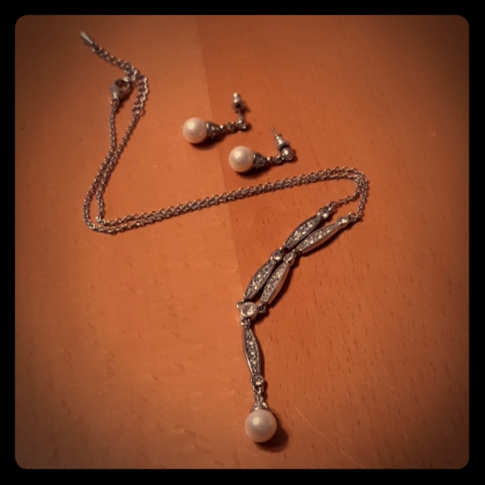 Pearl and crystal jewelry set